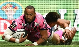 Le centre du Stade Français, Ga?"l Fickou, marque un essai lors d'un match de Top 14 contre le Racing 92, à Nanterre, le 5 mai 2019