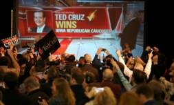 Les partisans de Ted Cruz réagissent à l'annonce de sa victoire à la primaire républicaine de l'Iowa le 1er février 206 à Des Moines