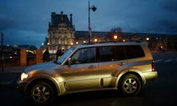 Un 4x4 dans les rues de Paris, le 1er février 2024