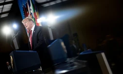 Le président des Etats-Unis Donald Trump fait un discours en clôture d'une réunion des ministres des Affaires étrangères des pays membres de la coalition internationale antijihadistes, le 6 février 2019 à Washington