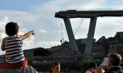 Les restes du Pont Morandi aprĂšs son effondrement, Ă GĂȘnes (Ligurie), le 14 aoĂ»t 2018
