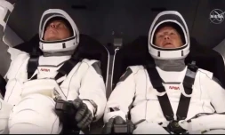 Bob Behnken et Doug Hurley le 30 mai 2020, Ă bord de Crew Dragon