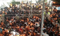 Des migrants secourus en mer arrivent à Palerme, en Italie, le 24 octobre 2016