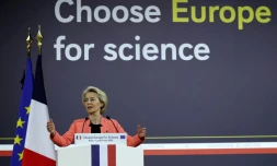 La présidente de la Commission européenne Ursula von der Leyen prononce un discours lors de la conférence "Choose Europe for Science" dans l'amphithéâtre de l'université de la Sorbonne à Paris, le 5 mai 2025