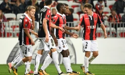 Les Niçois se congratulent après un but contre le Vitesse Arnhem, le 28 septembre 2017 à l'Allianz Riviera