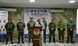 Le ministre colombien de la Défense Ivan Velazquez annonce une opération militaire contre les guerillas lors d'une conférence de presse à Cucuta le 24 janvier 2025  