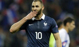 Karim Benzema aprÚs avoir marqué pour l'équipe de France contre l'Arménie en match amical le 9 octobre 2015 à l'Allianz Riviera à Nice