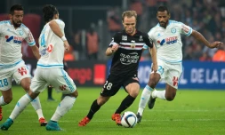 L'attaquant de Nice ValÚre Germain (c) contre Marseille, le 8 novembre 2015 au Stade Vélodrome
