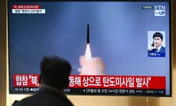 Des images du tir nord-coréen diffusées à la télévision sud-coréenne dans une gare de Séoul, en Corée du Sud, le 31 octobre 2024