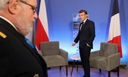 Le président français, Emmanuel Macron, prépare sa rencontre avec son homologue polonais, Andrzej Duda lors d'un sommet de l'Otan le 4 décembre 2019 à Watford (Royaume-Uni)