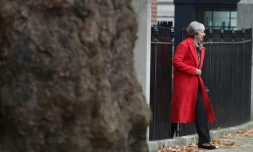 La Première ministre britannique Theresa May quitte le 10, Downing Street, le 16 novembre 2018, à Londres