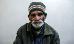 Mohamad Fadl Akram, un Pakistan évacué avec son épouse de l'enclave rebelle dans la Ghouta orientale, parle à l'AFP à Douma avant son transfert à Damas, le 28 février 2018