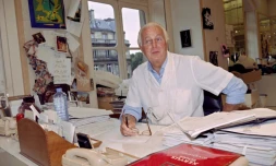 Le couturier français Hubert de Givenchy le 3 juillet 1995 à Paris