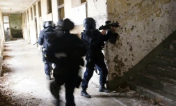 Des gendarmes du GIGN lors d'un exercice à Etampes près de Paris, en janvier 2011  