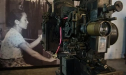 Un ancien modÚle de caméra présenté lors d'une exposition à Rangoun, le 12 avril 2018 en Birmanie