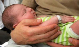 Lorsque la France qui a créé le congé paternité en 2002, était en avance sur la plupart de ses voisins. Mais depuis, de nombreux pays européens ont adopté des dispositifs plus généreux
