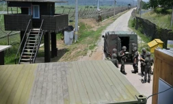 Des soldats sud-coréens prÚs d'un poste de contrÎle dans la ville frontaliÚre de Paju, le 17 juin 2020