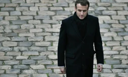 Emmanuel Macron dans la cour des Invalides Ă Paris, le 26 novembre 2016