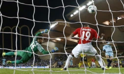 Le défenseur portista Miguel Layun crucifie la défense de Monaco en marquant le 3e but à Louis-II, le 26 septembre 2017