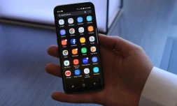 Le nouveau smartphone Galaxy S8 de Samsung, présenté le 29 mars 2017 à New York