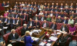 Une capture vidéo de la télévision du Parlement britannique (PRU) montre Dianne Hayter, baronne Hayter de Kentish Town, s'adresse à la Chambre des Lords lors de la deuxième journée du projet de loi sur l'avis de retrait de l'Union européenne , à Londres, le 1er mars 2017