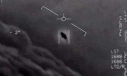 Image vidéo diffusée le 28 avril 2020 par le département de la Défense américain de "phénomÚnes aériens non-identifiés" observés par des pilotes de l'US Navy