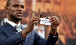 L'ancien footballeur et ambassadeur de l'UEFA Eric Abidal lors du tirage au sort des demi-finales de l'Europa League au siĂšge de l'UEFA, le 13 avril 2018 Ă  Nyon