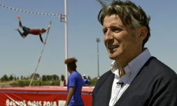 Le président de l'IAAF, Sebastian Coe, lors d'un interview à l'AFP, le 11 octobre 2018 à Buenos Aires