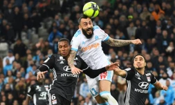 L'attaquant de l'OM Kostas Mitroglou contre Lyon, le 18 mars 20148 à Marseille