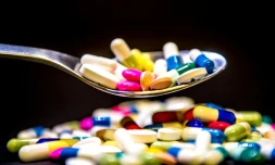 Une part importante des seniors de plus de 65 ans prend au moins sept médicaments différents, et beaucoup d'entre eux bien davantage, le double en moyenne, selon le mensuel 60 Millions de consommateurs