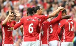 Les joueurs de Manchester United célÚbrent un de leurs 4 buts face à Leicester à Old Trafford, le 24 septembre 2016