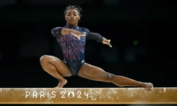 La gymnaste américaine Simone Biles s'entraîne à l'Arena de Bercy à Paris le 25 juillet 2024
