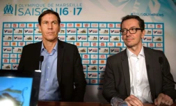 Le nouvel entraîneur de l'OM Rudi Garcia (g) et le président du club Jacques-Henri Eyraud en conférence de presse au centre d'entraînement, le 21 octobre 2016
