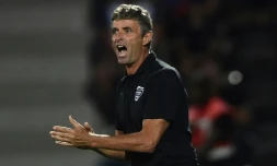 Bernard Blaquart, l'entraîneur de Nîmes, lors du match de L1 face à Angers, à Raymond-Kopa, le 11 août 2018
