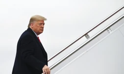 Le président américain Donald Trump monte à bord de Air Force One dans le Maryland, le 14 décembre 2019