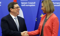 Le ministre cubain des Affaires étrangères Bruno Rodriguez Parrilla et Federica Mogherini, chef de la diplomatie de l'UE, le 12 décembre 2016 à Bruxelles