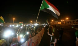 Des manifestants soudanais rassemblés à Khartoum pour demander le transfert du pouvoir à une administration civile, le 17 mai 2019