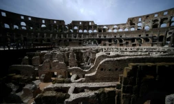 L'hypogée et les murs à l'intérieur du Colisée de Rome, le 25 juin 2021