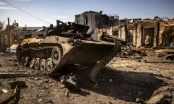 Un tank russe endommagé dans la ville de Trostianets, au nord-est de l'Ukraine, le 29 mars 2022