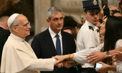 Le pape Léon XIV rencontre des fidèles au Vatican le 29 juillet 2025