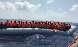 Des migrants secourus par l'équipage de l'Ocean Viking, bateau affrété par les ONG SOS Méditerranée et Médecins sans FrontiÚres (MSF), le 10 août 2019 en mer Méditerranée