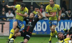 Le demi de mêlée de Clermont Morgan Parra et David Mélé lors du match à Clermont-Ferrand, le 20 mars 2016
