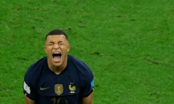 L'attaquant Kylian Mbappé lors de la défaite de l'équipe de France face à l'Argentine en finale de la Coupe du monde le 18 décembre 2022 à Doha. La marque américaine Nike a renouvelé jusqu'en 2034 son contrat d'équipementier avec la Fédération française de football