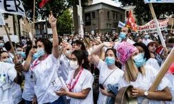 Des personnels soignants manifestent à Lyon le 16 juin 2020