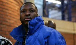 Théo Luhaka arrive au palais de justice de Bobigny le 9 janvier 2024 pour le procÚs des trois fonctionnaires de police impliqués dans son interpellation violente en 2017