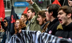 Des manifestants à Lille le 22 mars 2018