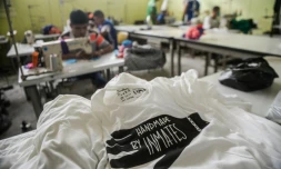 Des vêtements d'une marque haut de gamme fabriqués par détenus péruviens, le 1er mars 2016 à la prison San Pedro à Lima