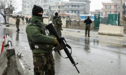 Des forces de sécurité afghanes après un attentat suicide à l'entrée d'une académie militaire à Kaboul, le 11 février 2020