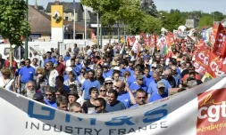 Des employés de l'équipementier automobile GM&S Industry manifestent, le 16 mai 2017 à La Souterraine dans la Creuse