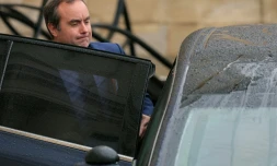 Le Premier ministre Sébastien Lecornu quitte le palais de l'Elysée le 11 mars 2026 à Paris